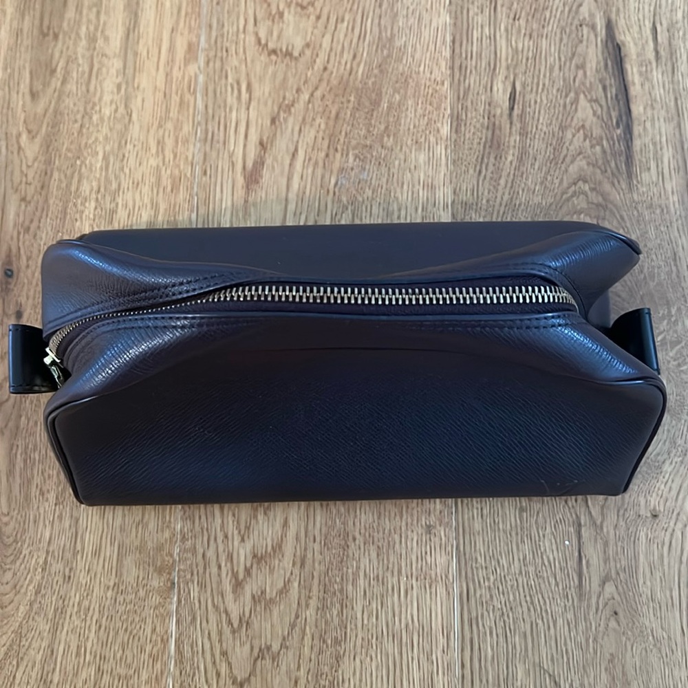 Louis Vuitton Bordeaux Taiga Bag - Picture 2 of 10